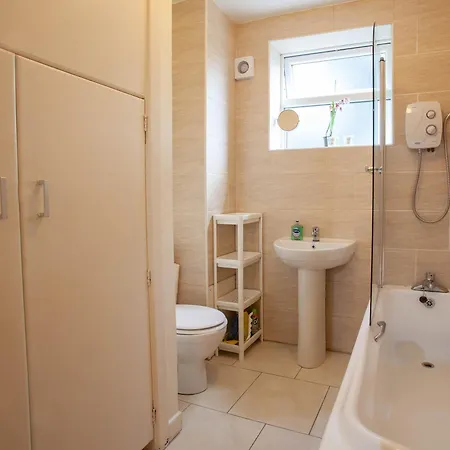 2bdr Sandymount Near And Dart Dublin